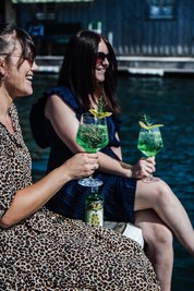 Grüner Frühsommer im Weinglas: Dieser Cocktail nennt sich Chilla Bitter Sprizz, bestehend aus Chilla Bitter, Prosecco und einem Spritzer Soda.
