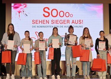 Die Leichtathletikmädchen des LV 90 Erzgebirge haben die Wahl der Mannschaften gewonnen. Zum U-14-Team, das 2023 unter anderem Vizemeister im bei Sachsens Mehrkampftitelkämpfen und bei den Hallenmeisterschaften sowie Siegerinnen der Regionalmeisterschaft geworden waren, gehören Hanna Schubert, Rosa Charlène Tittmann, Leni Schiefer, Emilie Mynett, Pauline Schubert, Sina Mia Dietz, Anny Buschbeck, Miri Püschl und Merle Friedrich.