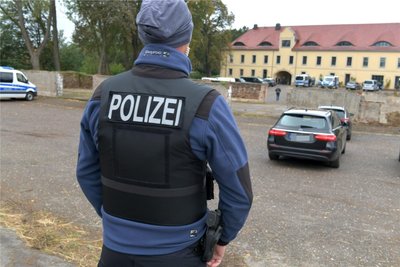 Die jüngste Razzia auf dem Kanzleilehngut in Halsbrücke, welches von Peter Fitzek zum sogenannten „Königreich Deutschland“ gezählt wird, fand vor knapp zwei Wochen statt.