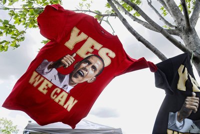 Winds of Change: Bei Obamas erster Präsidentschaftkampagne 2008 flatterten käufliche Unterstützer-Shirts im Wind.