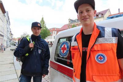 Darius Pohle (links) und Eric Gärtner haben sich beim Deutschen Roten Kreuz kennengelernt, wo sie sich in der Wasserwacht engagieren.