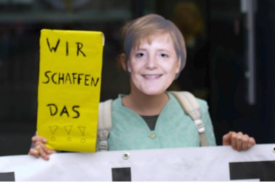 Nicht alle zitieren Angela Merkel mit Ironie: Eine maskierte Klima-Demonstrantin 2022 in Flensburg nahm ihren Satz als Ansporn.