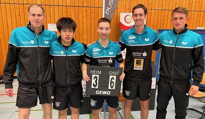 Die Tischtennisspieler des TTC Sachsenring haben den Favoriten der 3. Bundesliga Süd das Leben schwer gemacht. Miroslav Horejsi, Kazuki Yoshiyama, Nick Neumann-Manz, Hermann Mühlbach und Johann Koschmieder (von links) konnten sich über ihre Leistungen freuen. 