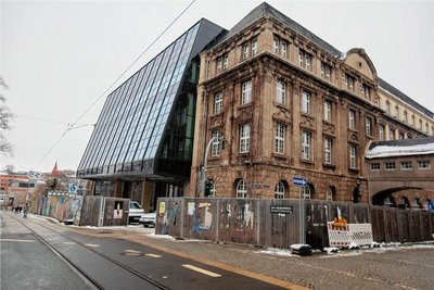 Noch wird der Große Saal des Plauener Rathauses saniert. Im Herbst soll er fertig sein, die Ratssitzungen sollen dann auch live im Internet übertragen werden.