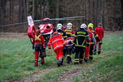 Der Patient konnte nach der Erstversorgung aufgenommen und zur weiteren Behandlung in ein Krankenhaus geflogen werden.