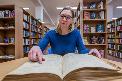 Susann Schreckenbach ist Hüterin des historischen Archivs - eine Arbeit im Wandel.