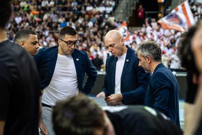 Eingespieltes Team: Videoanalyst David Gibson, Co-Trainer Gjorgji Kochov, Chefcoach Rodrigo Pastore und Co-Trainer Pao del Tio (von links) bilden das Trainerquartett bei den Niners Chemnitz.