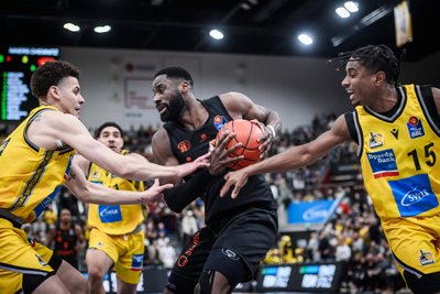 EDDY EDIGIN: Bei seiner Rückkehr zum Ex-Verein in Ludwigsburg bekam der Center relativ viel Spielzeit. Die konnte er zunächst auch mit guten Aktionen an beiden Enden des Feldes nutzen. Kassierte schnell sein drittes Foul und war danach nicht mehr so präsent. Note: 3.