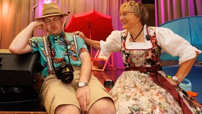 So ermüdend war das Programm keinesfalls. Im Gegenteil: Robby Schubert und Carmen Krüger führten gewohnt amüsant durch die Show. 