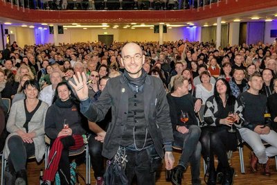 Mark Benecke, der erst kürzlich vor ausverkauftem Haus in der Limbach-Oberfrohnaer Stadthalle auftrat, hält zur 1. Chemnitzer Autismuswoche einen Vortrag. 