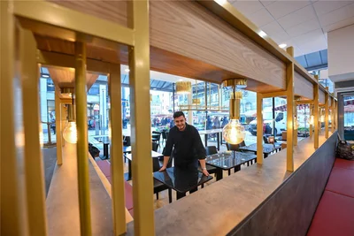 55 bis 60 Sitzplätze soll es im Ferioli im Kaufhof-Gebäude geben. Michael Ens freut sich auf die Chemnitzer Gäste.