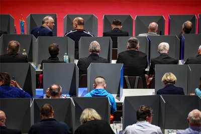 Einige der mehr als 300 AfD-Delegierten zur Aufstellungsversammlung in Glauchau.