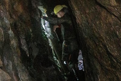 Platz haben die Bergleute von heute im Altbergbau des Röhling-Stollns kaum mehr als ihre Vorgänger.