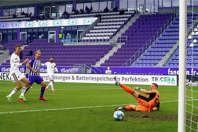 Der Ausgleich: Jan Hochscheidt schiebt nach sieben Minuten zum 1:1 ein.