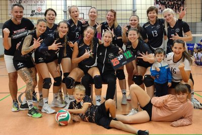 Die Volleyballerinnen des SV Germania Hormersdorf nach ihrem Aufstieg in die Sachsenliga – der größte Erfolg des Vereins bislang.