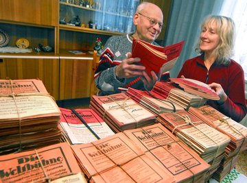 
              <p class="artikelinhalt">Kann sich immer noch für die Beiträge der "Weltbühne" begeistern: Der fast 90-jährige Fritz Lehmann übergab am Donnerstag seine Sammlung an Stadt-Archivarin Dolores Kahl.</p>
            