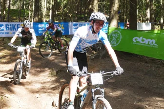 32. Erzgebirgs-Bike-Marathon bietet eine neue Herausforderung - Trotz anspruchsvoller Abfahrten wie dieser ist den EBM-Teilnehmern fast immer der Spaß am Fahren anzumerken.