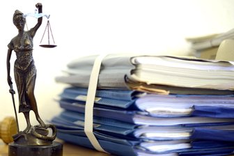 32-jähriger Vogtländer wegen Kindesmissbrauchs verurteilt - Wegen schweren sexuellen Missbrauchs eines Kindes ist ein 32-Jähriger am Donnerstag zu zwei Jahren Haft verurteilt worden.