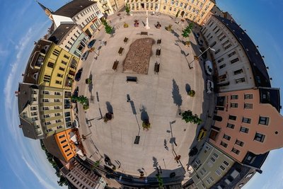 Eine von vielen 360-Grad-Perspektiven Lengenfelds. In der online gehenden Version von "Hier dreht sich was" finden sich dann noch farblich gestaltete Punkte, die auf Angebote dahinter verweisen. 