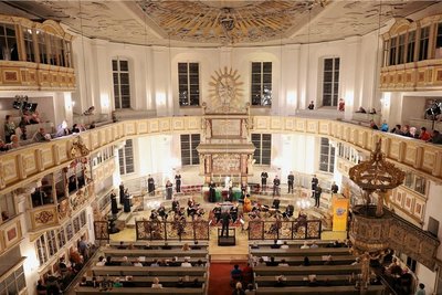 Im September 2020 fand das Musikfest Erzgebirge unter Corona-Bedingungen statt - mit viel Abstand zwischen den wenigen Zuhörern, wie hier beim Eröffnungskonzert in der Schwarzenberger Georgenkirche. 