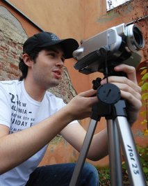 
              <p class="artikelinhalt">David Brückner in Aktion. Der junge Mann will auch beruflich in die Filmbranche.</p>
            