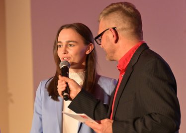 Selina Freitag, locker und sympathisch. Die Weltmeisterin im Skispringen plauderte über ihren Werdegang, ließ sich mit vielen Talenten fotografieren und gab ihnen einen wichtigen Rat: "Habt Bock, bleibt dran!"