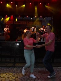 Die Suffy Sand Rocats machten dem Publikum Lust auf Tanzen