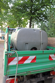 Der Kanister auf dem Multicar fasst 1000 Liter. 