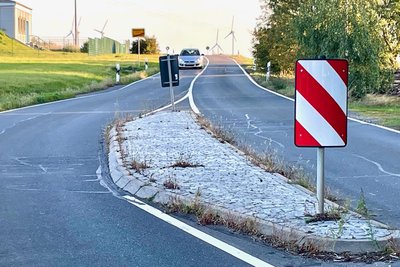 Eine Verkehrsinsel, wie sie in Teichhäuser geplant ist, gibt es bereits in Burkersdorf.