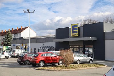 Im Umfeld des Edeka-Supermarktes wird auch nach einem Standort für einen Sparkassen-Container gesucht.
