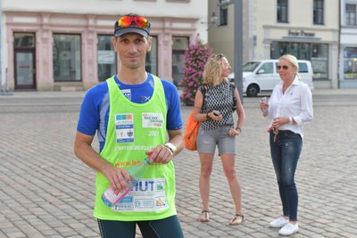 Daniel Kästner ist Triatleth vom TSV Flöha und hat am Staffellauf von Flöha nach Freiberg teilgenommen. Der 47 jährige Sportler legte die 28km in einer Zeit von 2 Stunden und 25min zurück.