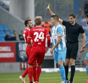 Schiedsrichter Max Burda verteilte zehnmal Gelb.