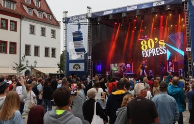 Die Band 80s Express hatte ein erstaunlich breit gefächertes Repertoire an 80er-Jahre-Hits drauf und vermittelte gute Laune auf dem Hauptmarkt.