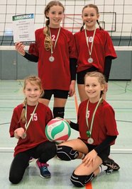 Stolze Zweite: Anna-Sophia Schindler (hinten von links), Amelie Pippig, Mira Seidel (vorne von links) und Lenie Weck. 