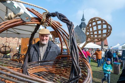 Korbmacher Matthias Schlicke aus Eilenburg war zum wiederholten Male als Aussteller beim Kunsthandwerkermarkt auf Schloss Rochlitz.
