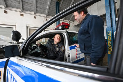 Fans von US-Polizeiautos: Kevin Futterleib und Ronny Futterleib aus Niederwiesa.