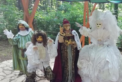 Darsteller der Theatergruppe Compagnia del Castello Ehrenberg im Rittergut Ehrenberg.