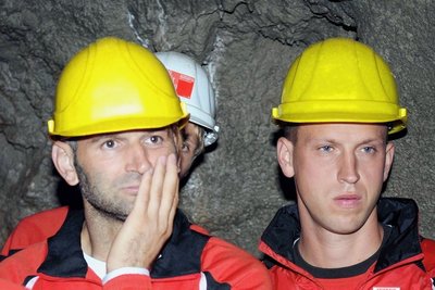 2008 machten Tomislav Piplica (l.) und Timo Rost als Spieler von Energie Cottbus einen Ausflug ins Bergbaumuseum Altenberg. 2022 kamen sie als Trainer in den Auer Schacht.