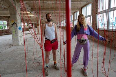 Streetart kann auch dreidimensional sein: die Fashion Ultras Freiherr von Dziwis und Yves Rot.