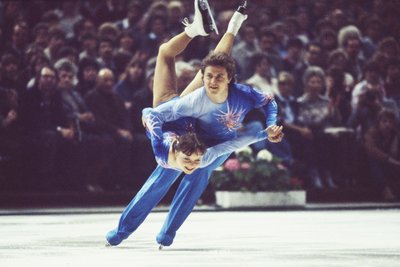 Sabine Baeß und Tassilo Thierbach auf dem Eis.