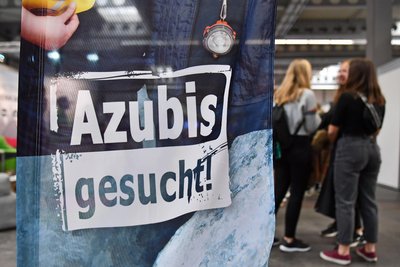 Im Vergleich zum Vorjahr gibt es zwar weniger Lehrstellen, aber Jugendliche haben trotzdem noch gute Chancen.