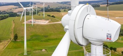Sechs Windräder sollen südlich von Dittmannsdorf zurückgebaut, dafür drei neue errichtet werden. Das stößt auf Kritik. 