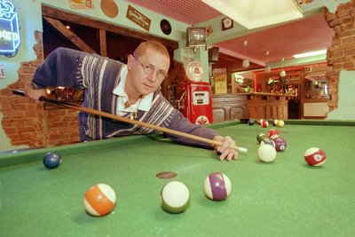 Tassilo Thierbach besaß nach der Wende eine Automaten-Firma, mit der er Spielgeräte betreute sowie eine Gaststätte betrieb.
