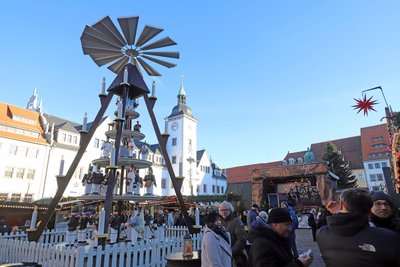 Der Christmarkt: Freiberg dreht mal wieder am Rad, äh, an der Pyramide.