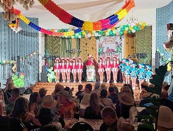 Etwa 140 Narren und Närrinnen haben im Gasthof Roter Hirsch Fasching gefeiert. 