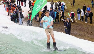 Der 18-jährige Levi Dörrer aus Thalheim wurde auf dem 17 Meter langen Wasserbecken im Stechen der Besten Zweiter. 