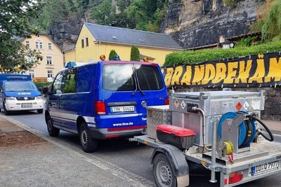Mit diesem Allrad-Betankungsfahrzeug für schwieriges Gelände sind die Reichenbacher aktuell in der Sächsischen Schweiz im Einsatz.