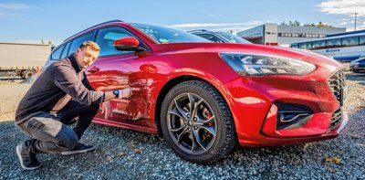 Der neue Ford Focus von Tim Zschüttig wurde bei einem Unfall auf der A 72 beschädigt. Dass der Brandenburger selbst keine schwerwiegenden Verletzungen davontrug, grenzt an ein Wunder. 