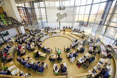 Im Sächsischen Landtag sitzen 120 Abgeordnete.