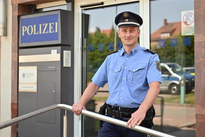 Steffen Wolf ist neuer Vize-Polizeirevierleiter von Rochlitz. Gemeinsam mit Chef Jens Rödel hat er die Polizeistatistik für die Stadt Burgstädt erstellt. Die Anzahl der Straftaten ist im Vergleich zum Vorjahr gestiegen.